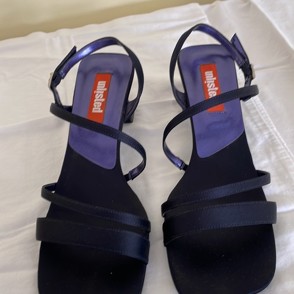 Strappy dress shoes. Unlisted. Size 10M. Navy blue. Excellent condition. - Picture 2 of 6